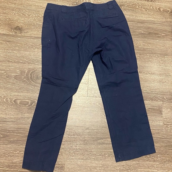 NWOT Navy lightweight cropped pants - Picture 2 of 3
